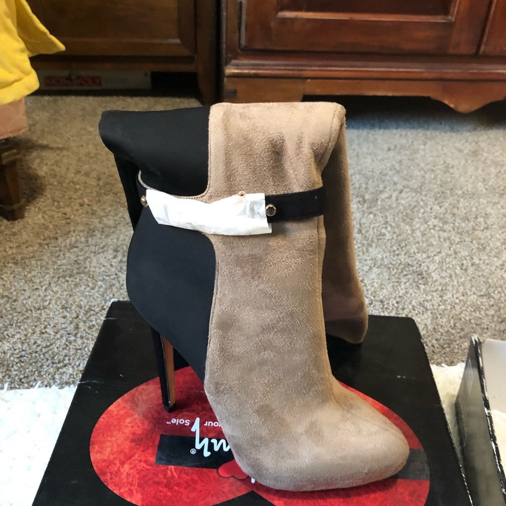 Gorgeous Luichiny Platform Boots
